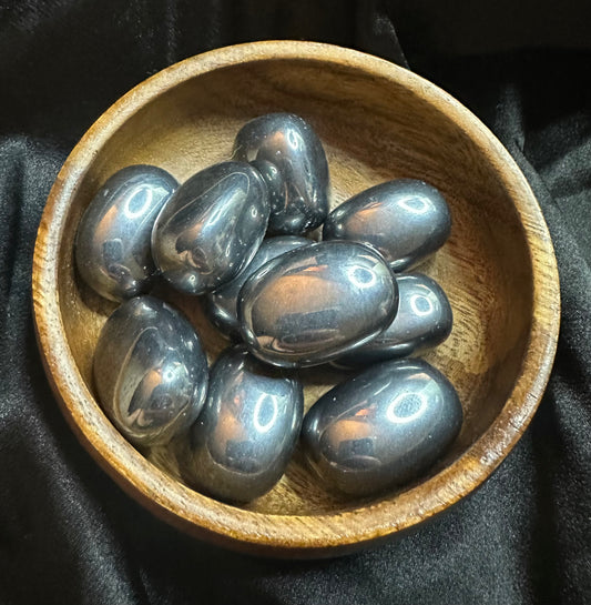 Terahertz tumbled stone, silver-grey with a bright metallic sheen
