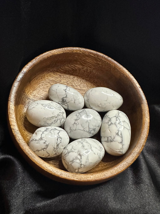 Howlite tumbled stone, chalky white veined with grey