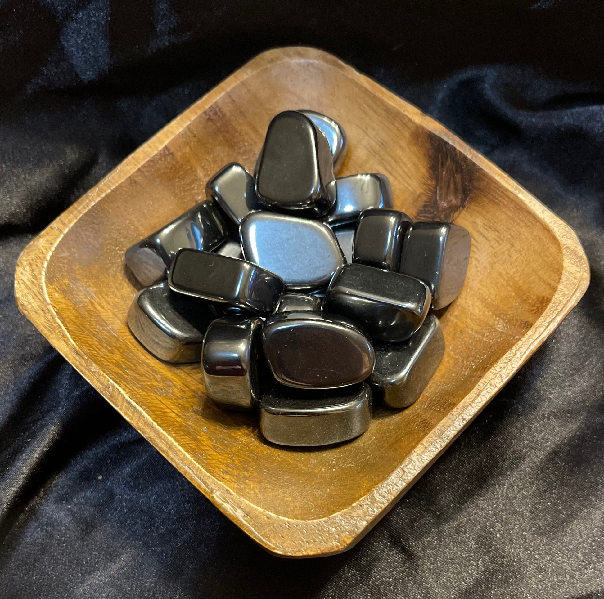 Hematite tumble tumbled stone, metallic silver-grey, mirror-bright